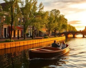 Wat maakt varen door de Amsterdamse grachten uniek?